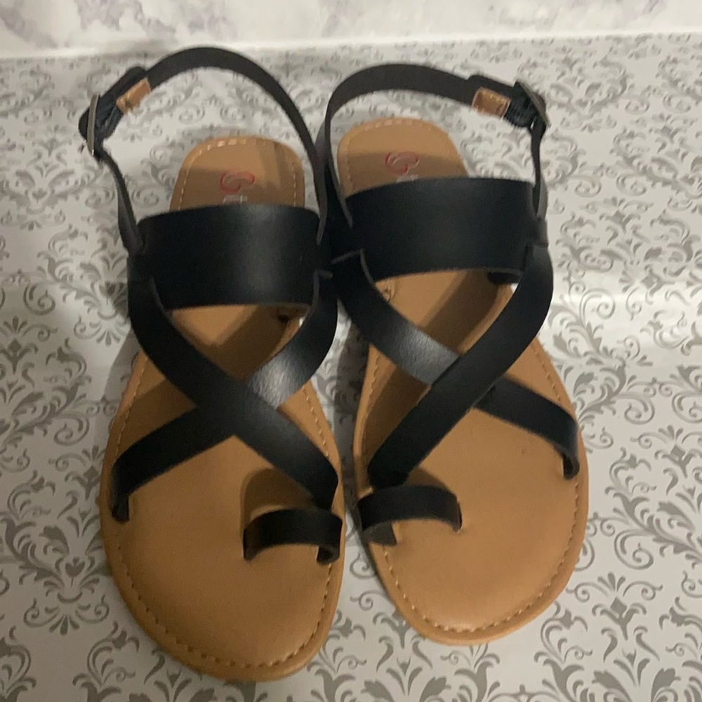B true bare, straps thong sandal